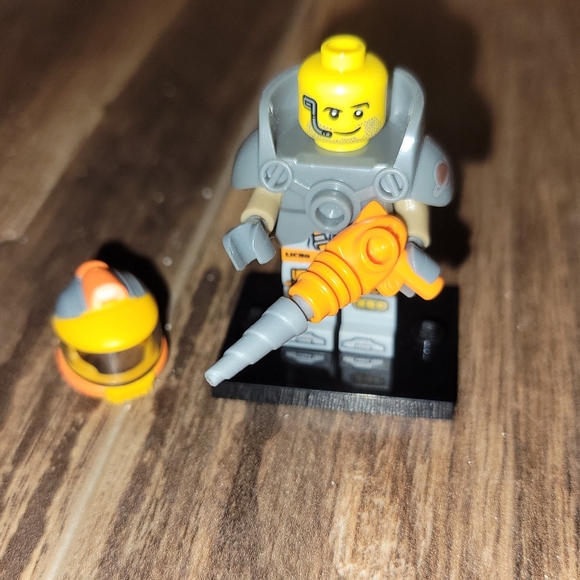 Lego Minifigure Series 12 71007 Space Miner - Picture 7 of 10